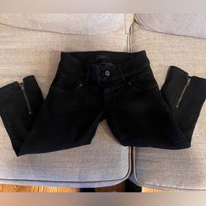 🚨5 for $20 Guess Jean capris zip leg details black great condition size 25 XS